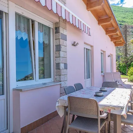Locazione Turistica Casetta Sul Lago Casa de Férias