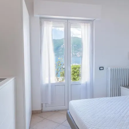 Locazione Turistica Casetta Sul Lago Casa de Férias